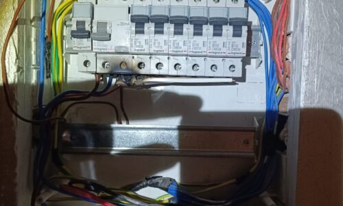 elektrikçi, elektrik tamircisi (49)